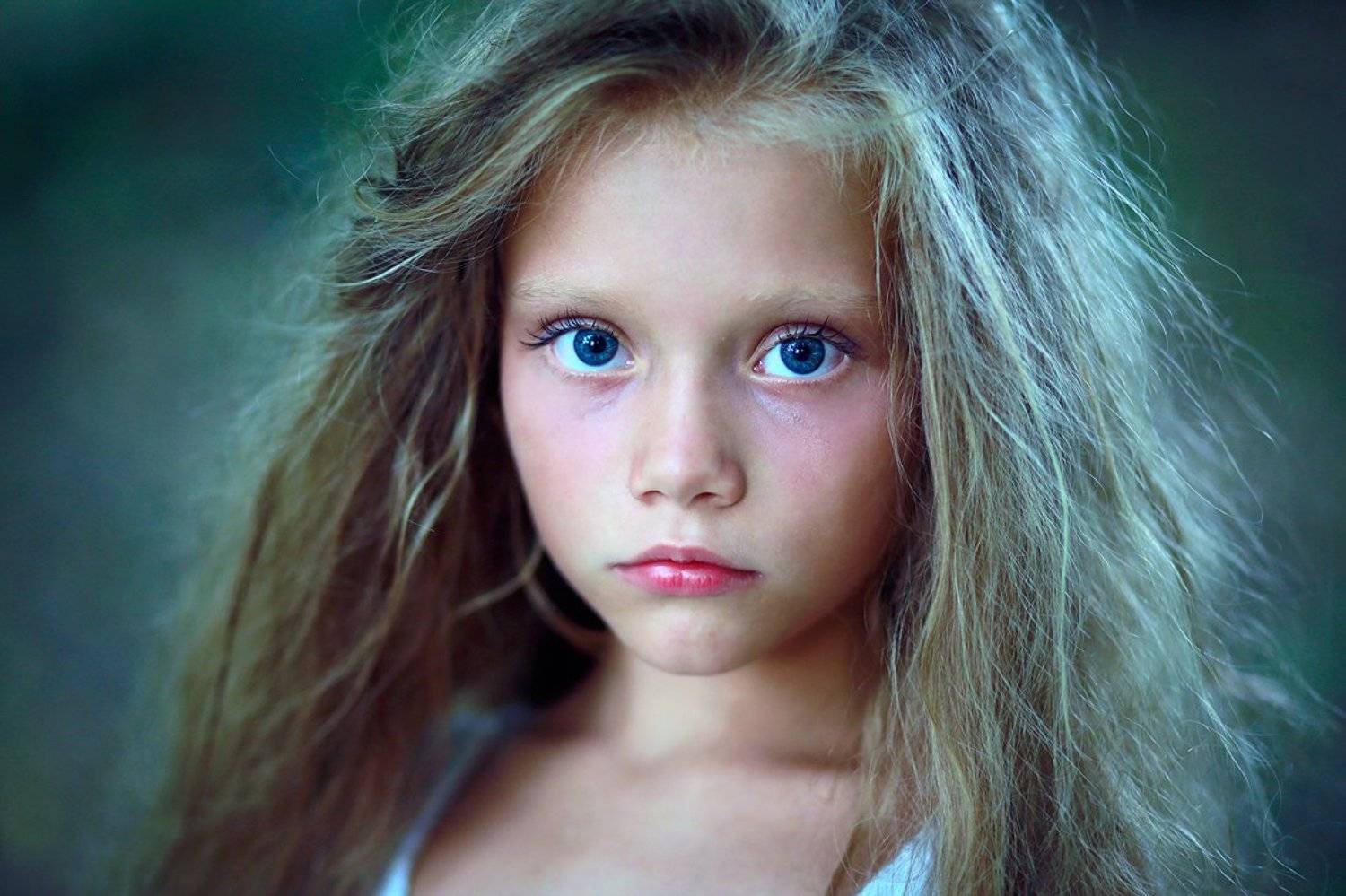 девочка, детство, чувства, глаза, волосы, модель, свет, цвет, портрет, жанр, жанровый портрет, красивая, природа, детство, Постонен Екатерина