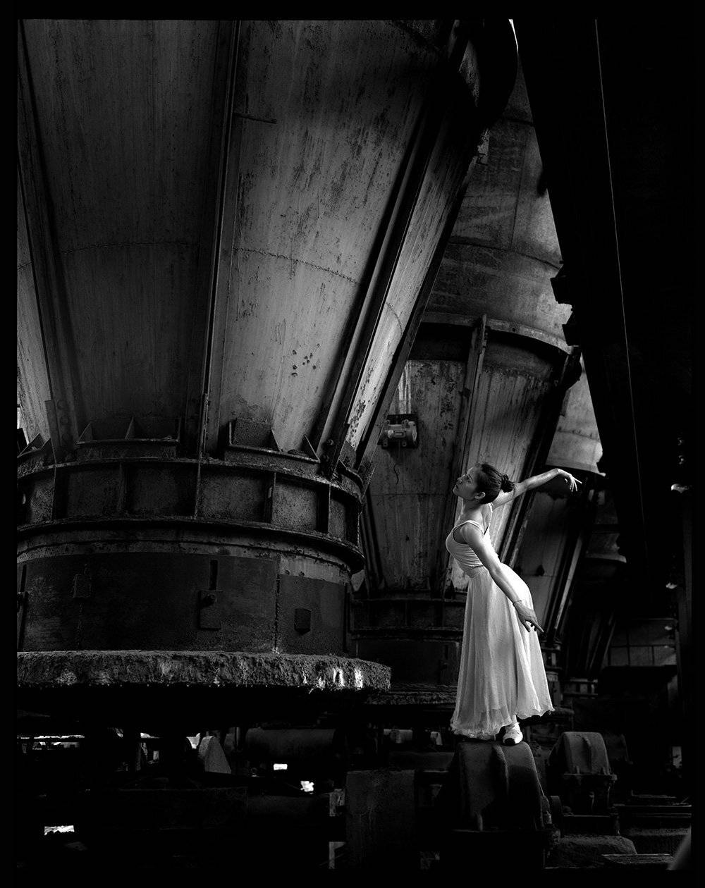 black & white, 李怡