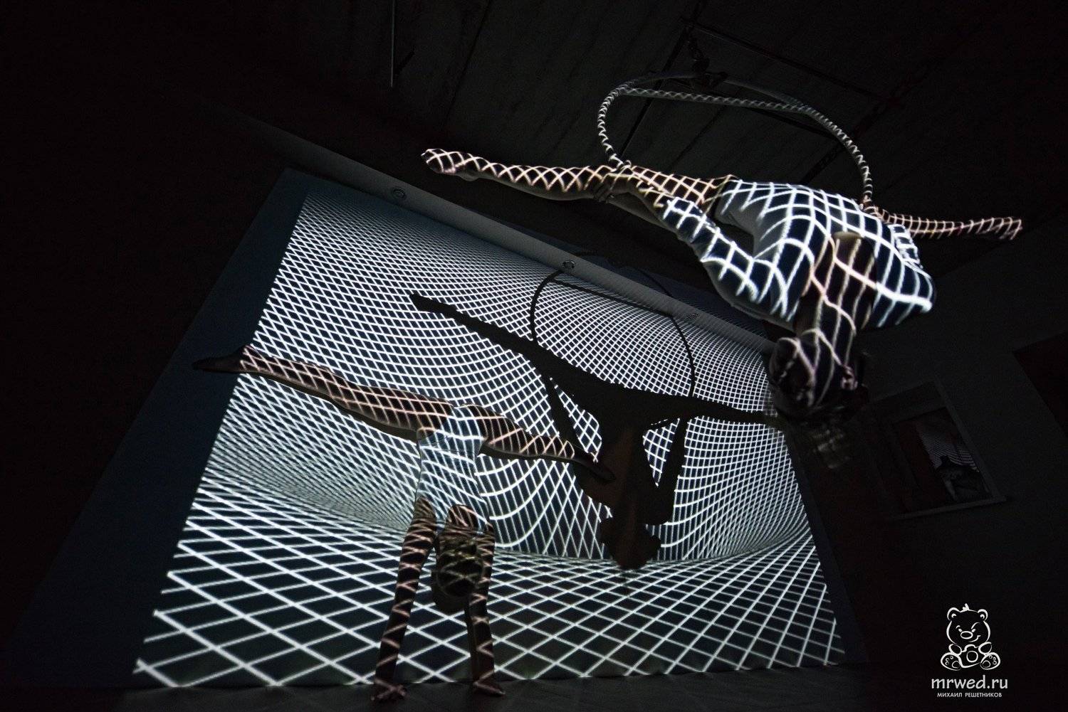 проектор, шпагат, девушки, боди, Михаил Решетников, Михаил Решетников