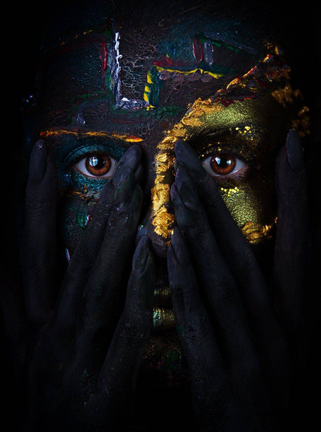 people, girl, portrait, art, labyrinth, eyes, hands, paint, makeup, body art, black, opinion, creative, Ковалёв Иван