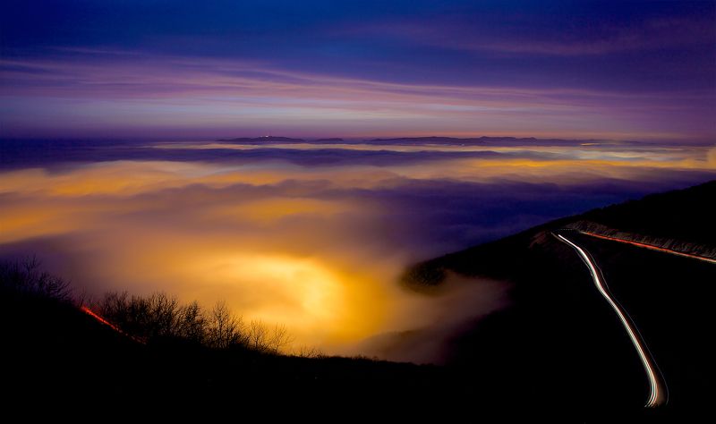 закат,ночь,новороссийск,туман,дорога,горы,перевал За туманным покрывалом фото превью