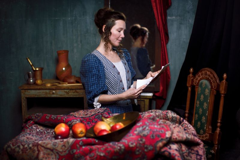 Девушка с письмом фото превью