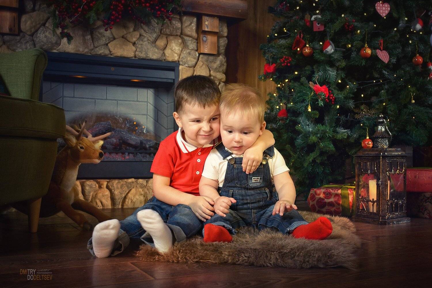дети, братья, елка, новый год, студия, смешные, мальчики, камин, портрет, Дмитрий Додельцев