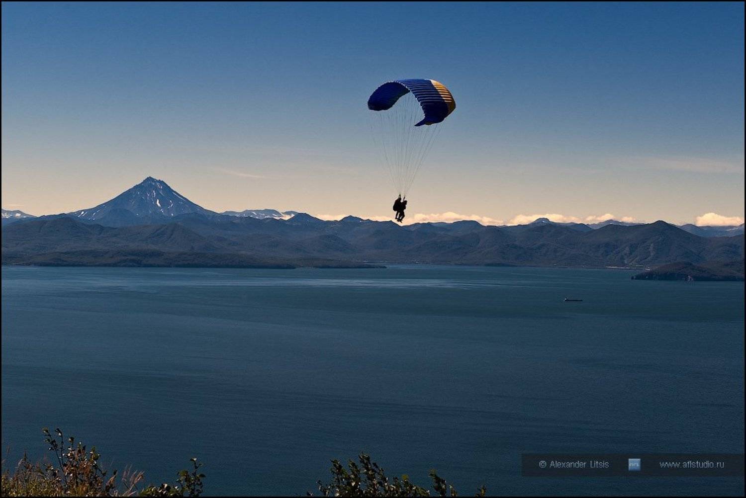 Камчатка, море, горы, параплан, Александр Лицис