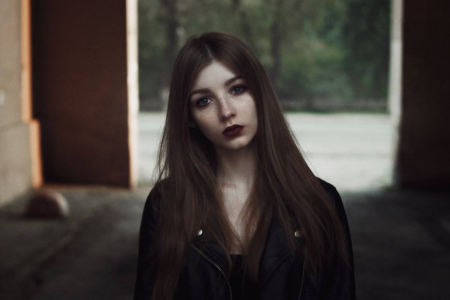 девушка, портрет,  натуральный свет,  утро,  город, арка, Иван Копченов