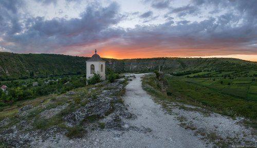 Небо пламенем горело