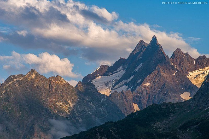 ПЛЫВУТ ОБЛАКА. ЗАДЕВАЯ ВЕРШИНЫ фото превью