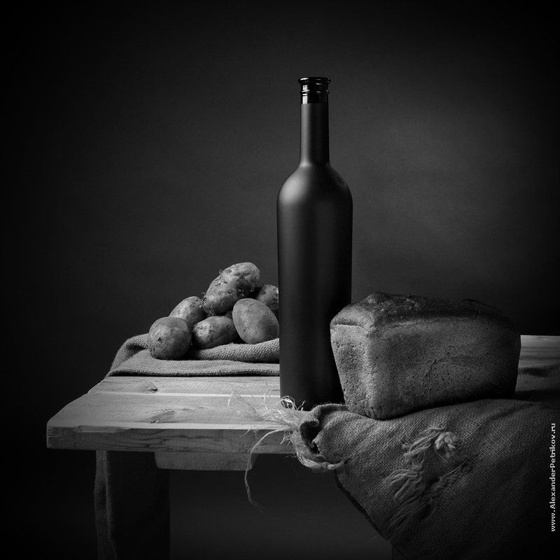 вино, хлеб, картофель, мешковина *** фото превью
