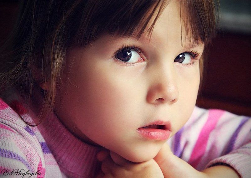 Портрет черноглазой девочки фото превью