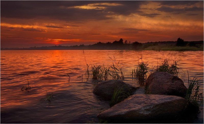 О позднем, послегрозовом закате на Неве фото превью