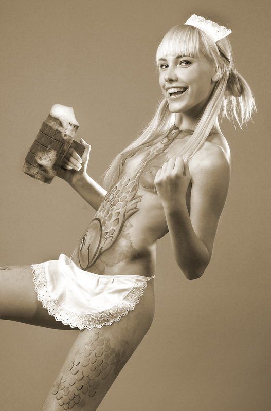 портрет, девушка, модель, пиво пивка желаете? фото превью