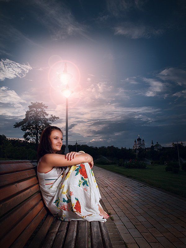 На лавочке фото превью