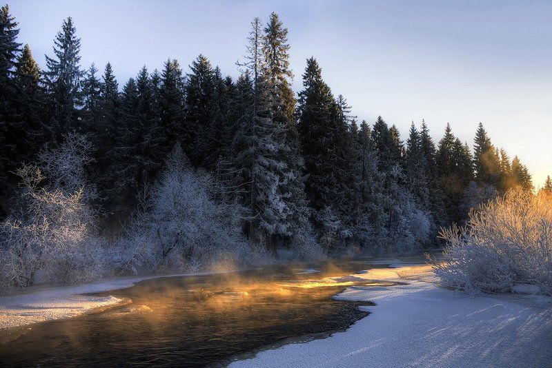 Застывают в холодной воде берега… фото превью
