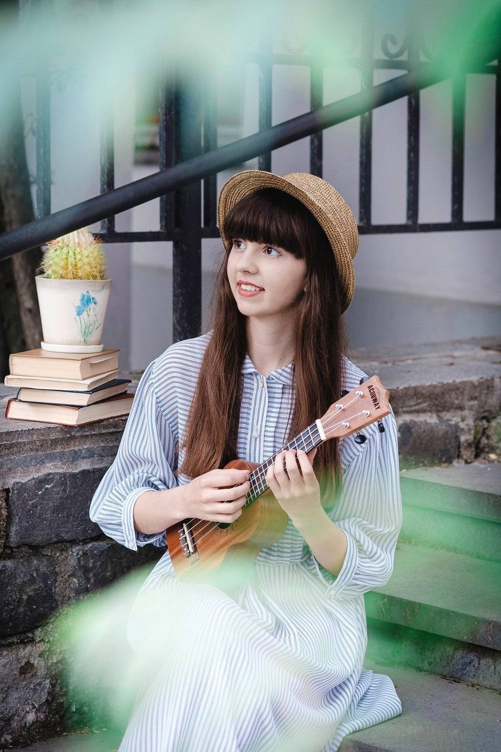 портрет девушка укулеле лето portrait art girl summer ukulele, Ann Romanovska