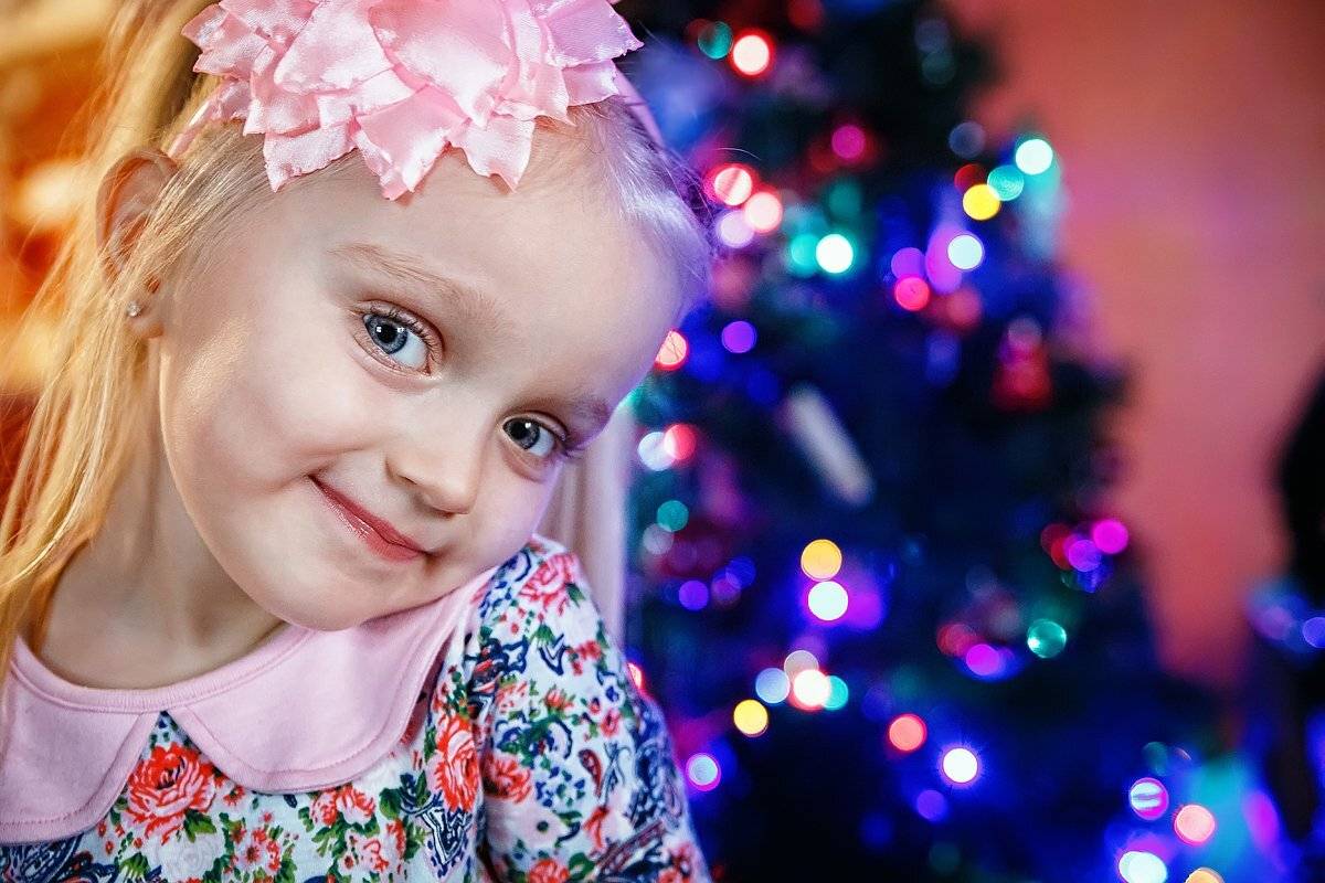 2017, christmas, new year, новый год, праздник, открытка, портрет, девочка, цвет, елка, гирлянда, Сергей Гойшик