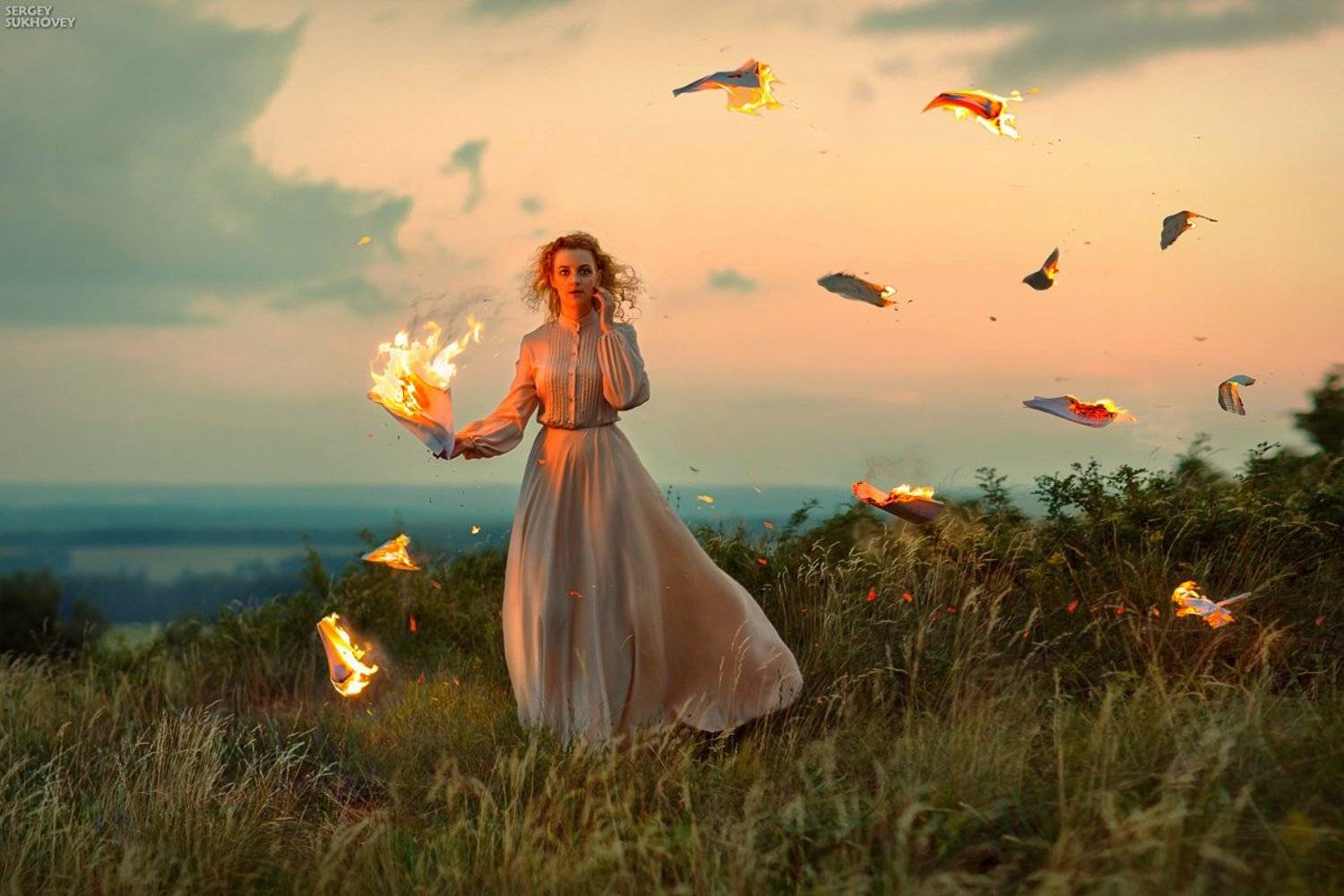 рукописи горят, рукописи не горят, рукопись, творчество, горящая бумага, горящая рукопись, закат, Сергей Суховей
