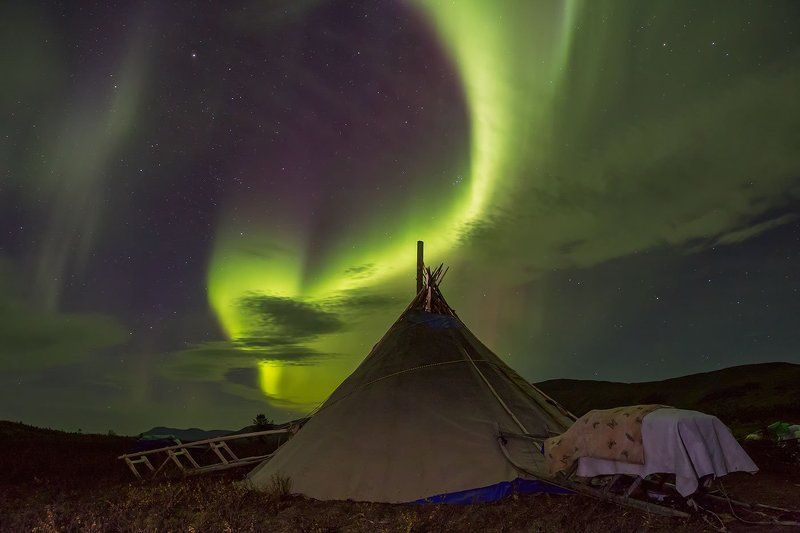 северное сияние, полярный урал, ямал, чум Северное сияние в ненецком стойбище. фото превью