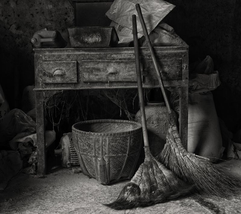 Abandoned Furniture фото превью