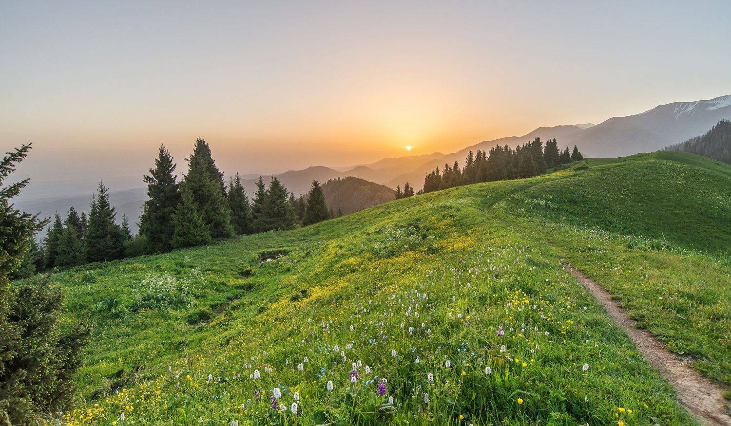 утро, рассвет, горы, тишина, красочный пейзаж, Максим