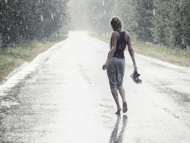 дождь босиком по дождю фото превью