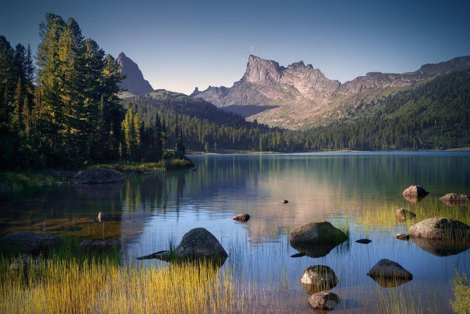 пейзаж, природа, озеро, горы, скалы, вершина, хребет, ергаки, саяны, красноярский край, вода, камни, осока, отражения, трава, высокий, большой, красивая, Дмитрий Антипов