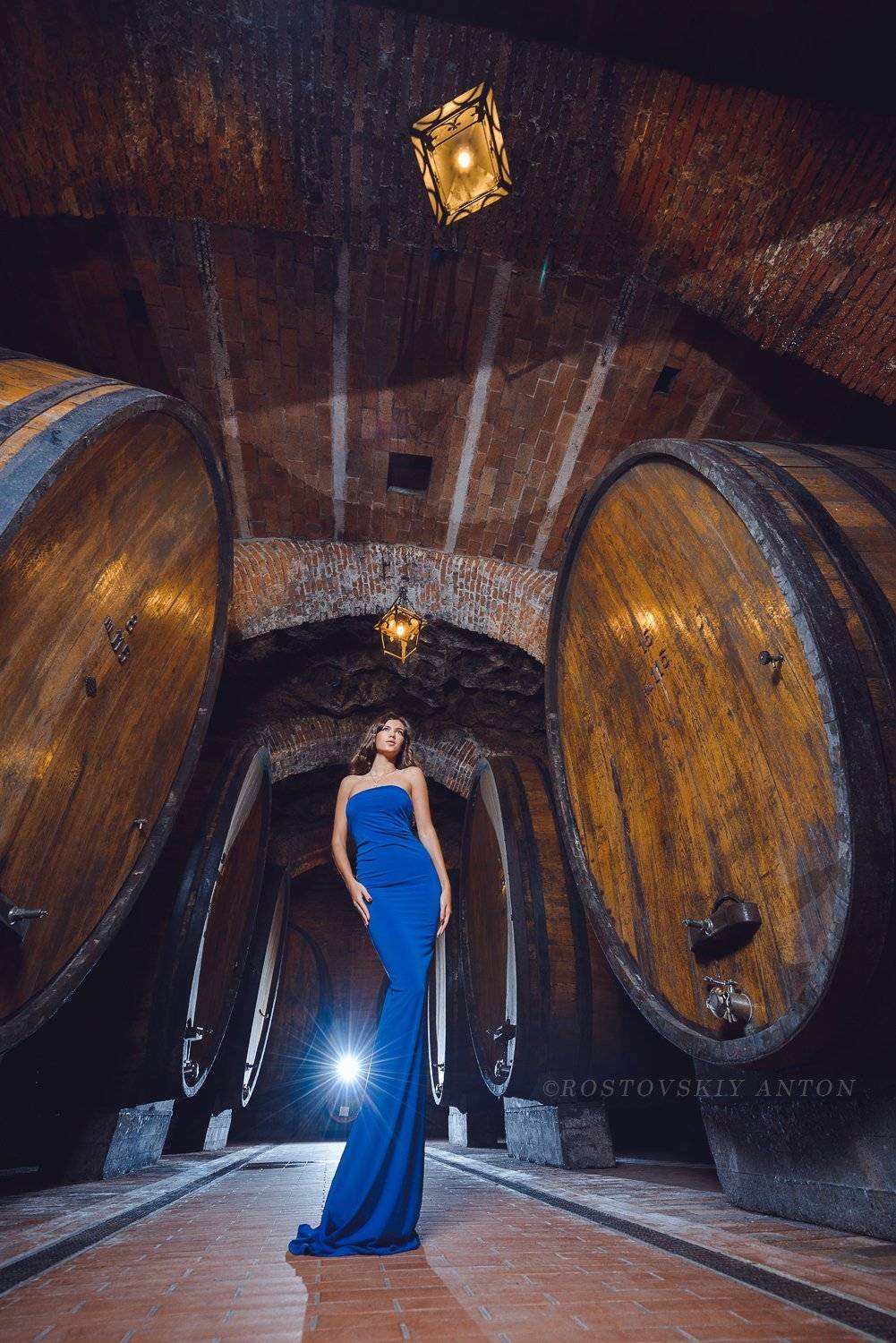 Тоскана, погреб, бочки, вино, девушка, Антон Ростовский
