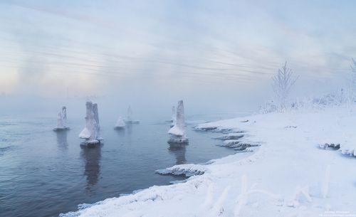 Морозным вечером.