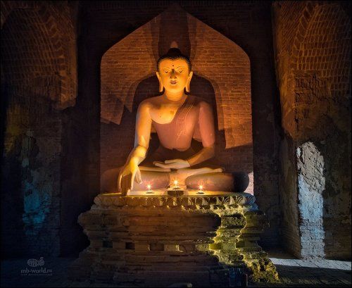 Ночь в пагоде Багана...