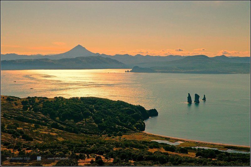 Камчатка, море, горы, вулкан,берег, побережье Трое фото превью