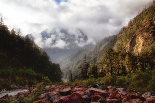 Теплый вечер на красных камнях