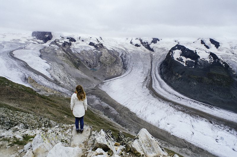 горы, ледник, девушка, пйзаж В горах фото превью