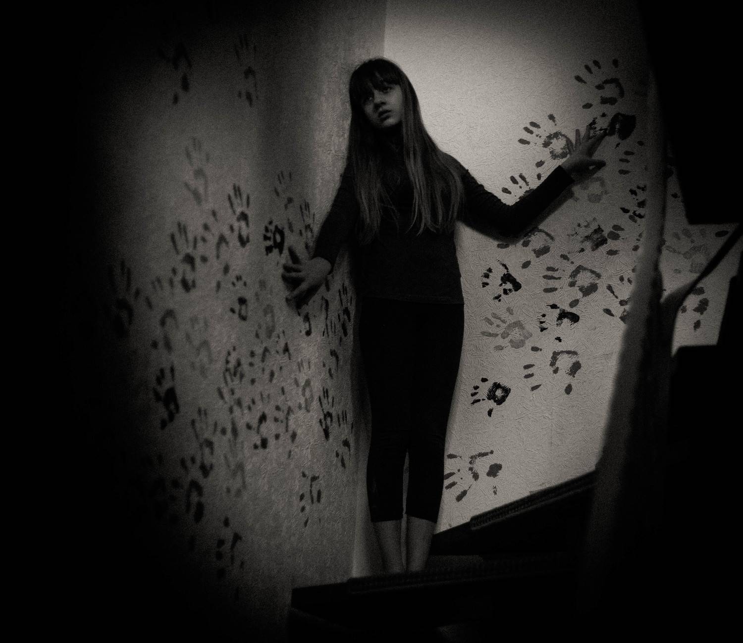 #girl #dark #hands #dreams #upstears #life #beauty #picture #linakoziphotography, Lina Kozi