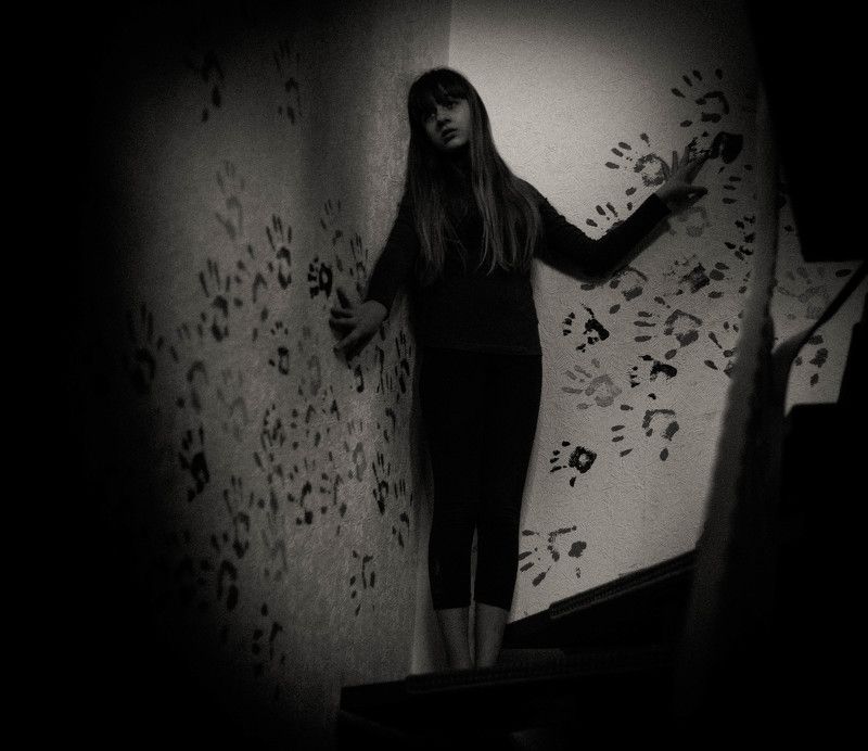 #girl #dark #hands #dreams #upstears #life #beauty #picture #linakoziphotography ** фото превью