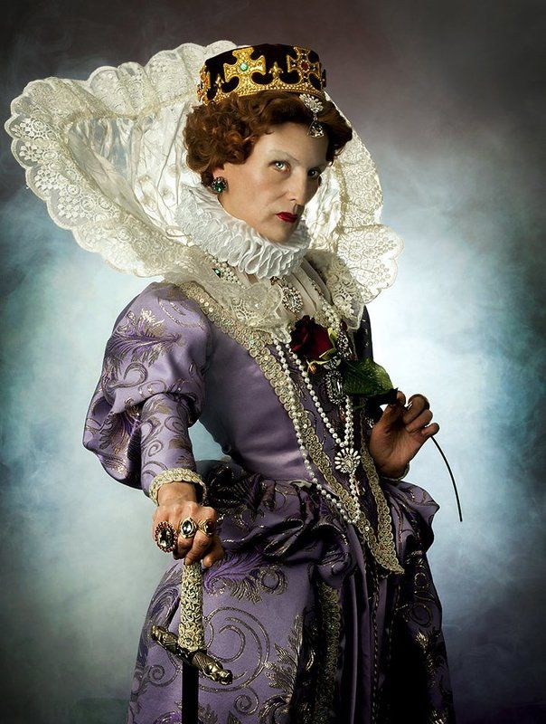 Гламурная киса средневековья...  недоверчивая,  слегка битая жизнью дама. фото превью