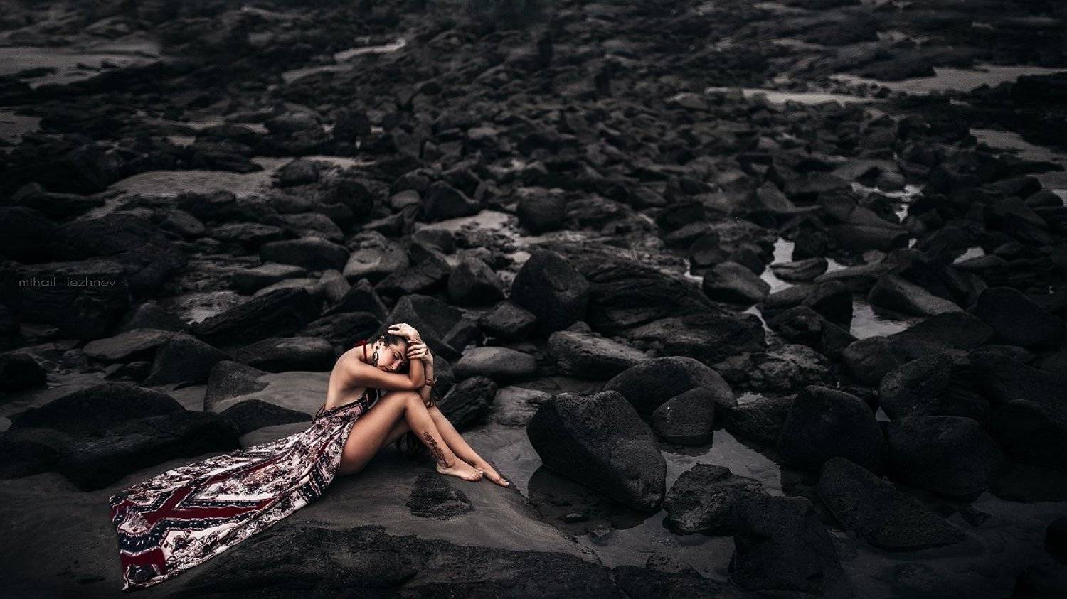 девушка скалы камни, Михаил Лежнёв