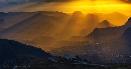 СВЕТ НАД ДОЛИНОЙ