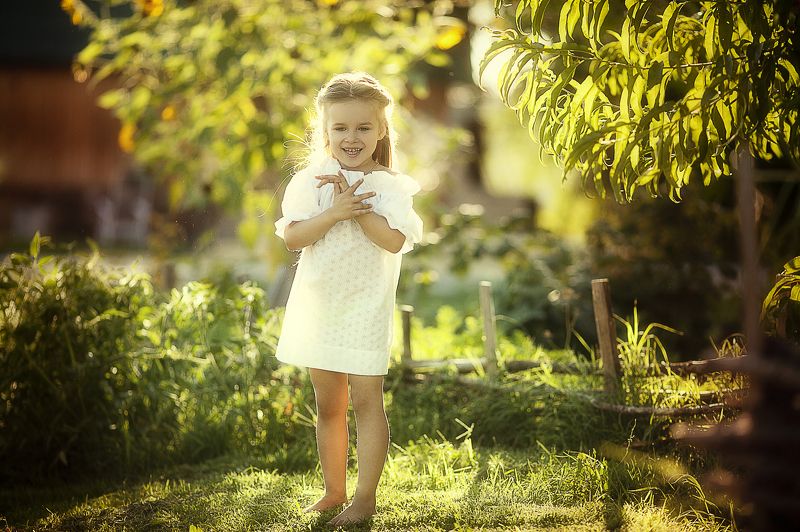 девочка, свет, лето, солнце в лучах солнца фото превью