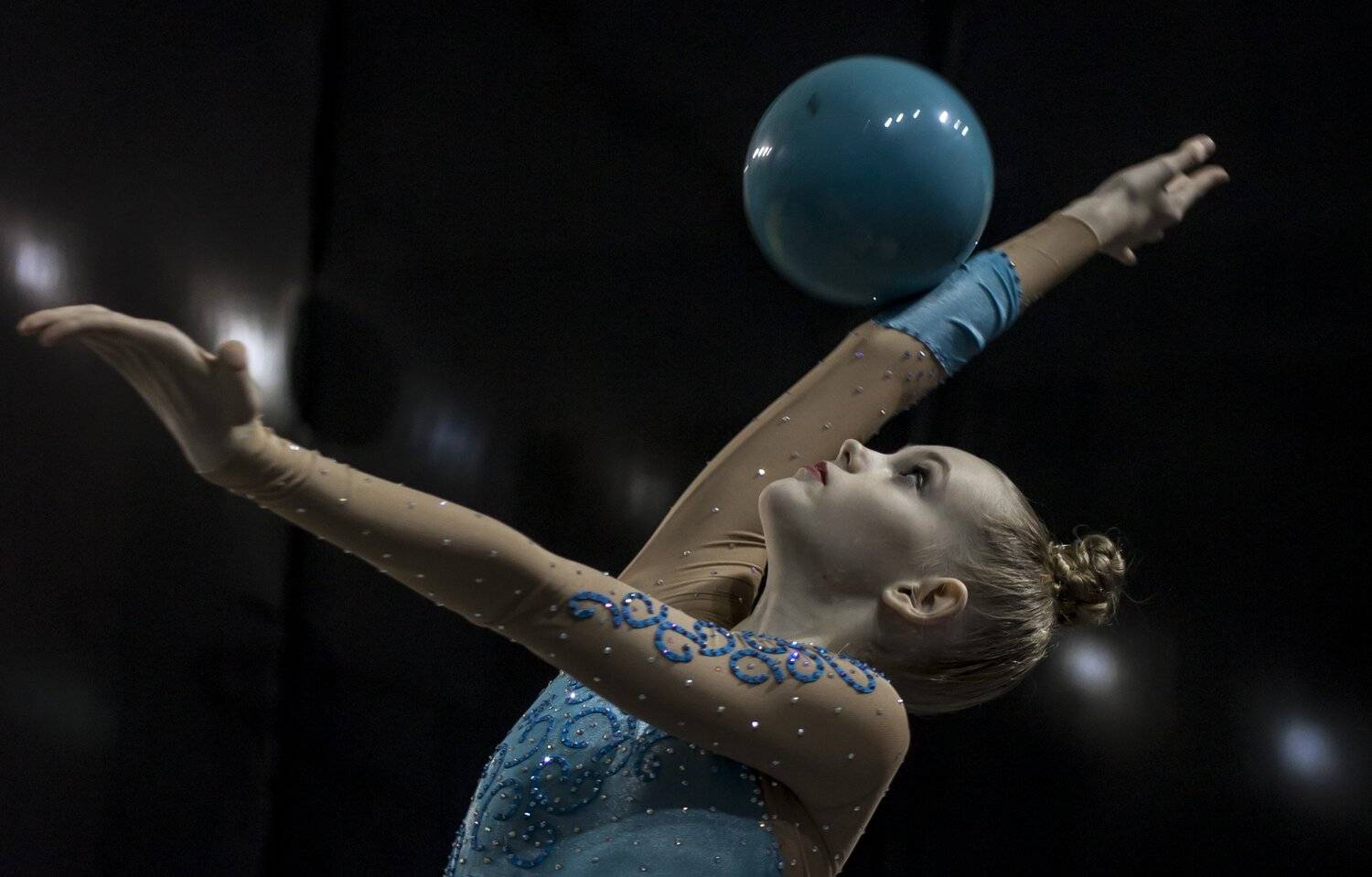 гимнастика, спорт, девочка, красиво, мяч, голубой, Marya Neizvestnaya