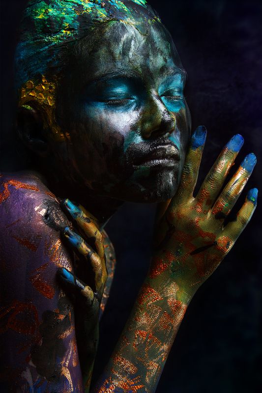 people, girl, portrait, art, body, oil, fish, texture, relief, eye, neck, paint, makeup, body art, forever, opinion, creative Нефть и рыба фото превью