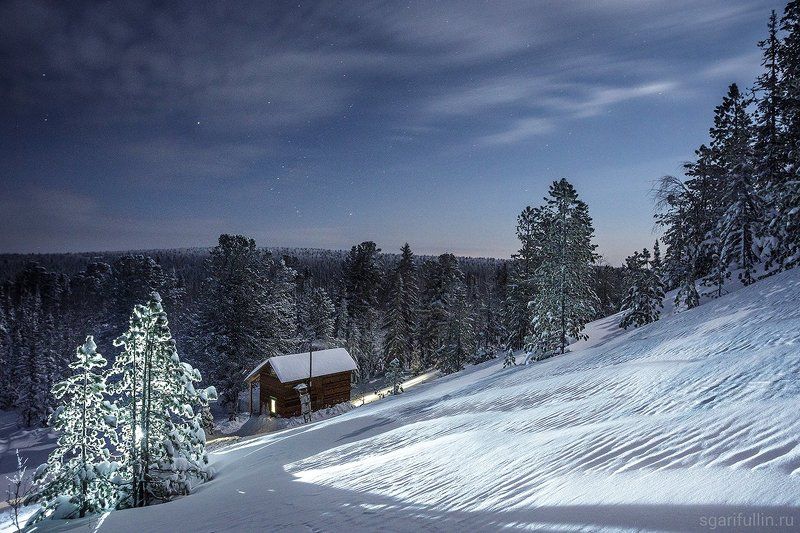 Северный Урал, Урал, Главный уральский хребет, ГУХ, природа Урала, Уральские горы, домик, домик в горах, ночь Домик в горах фото превью