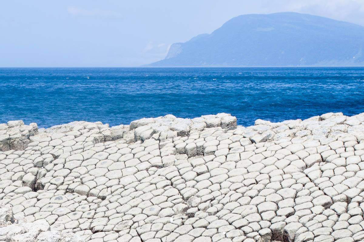 Кунашир, Курильские острова, берег, море, столбчатая отдельность, геология, базальт, Сергей Козинцев