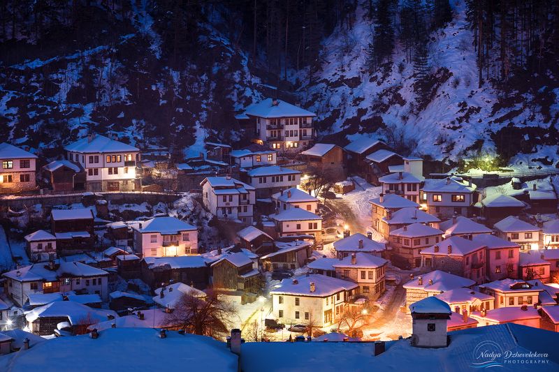 Night goes down over Shiroka laka, Bulgaria фото превью