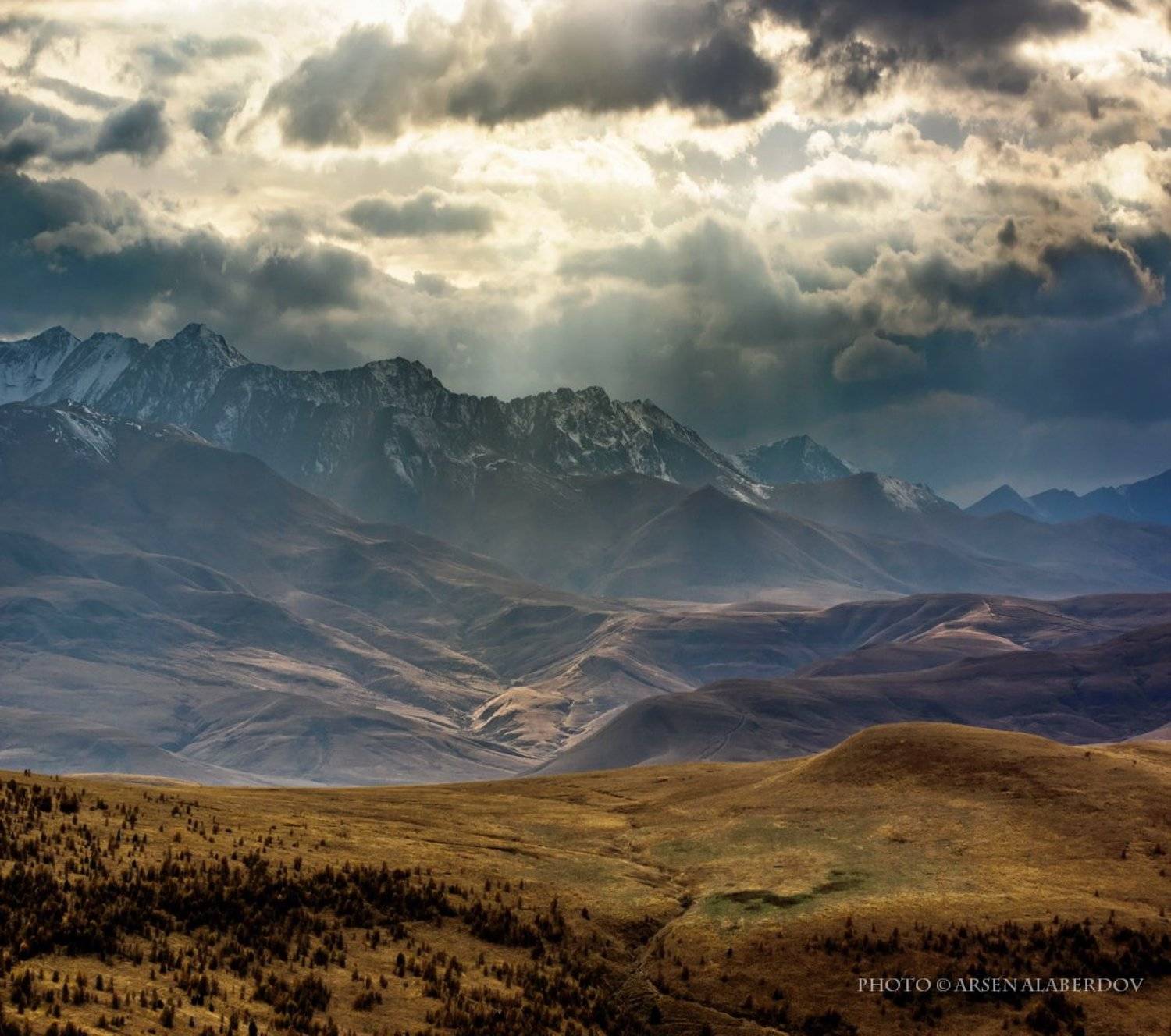 горы, предгорья, хребет, вершины, пики, снег, осень, зима, скалы, холмы, долина, облака, путешествия, туризм, карачаево-черкесия, кабардино-балкария, северный кавказ, Арсен Алабердов