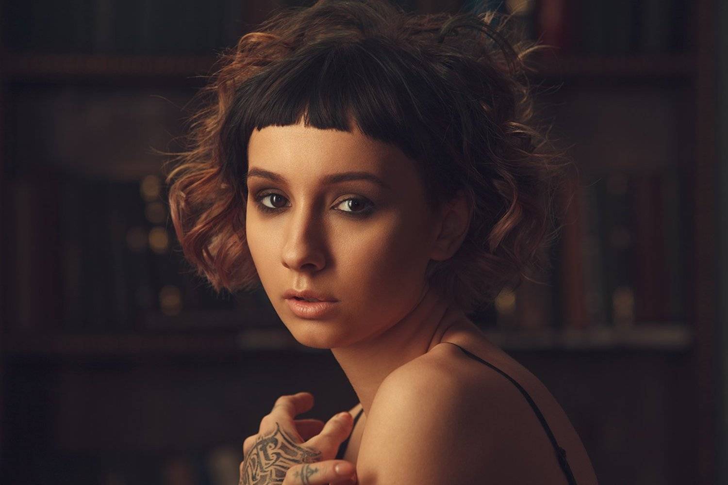 книги, девушка, тату, плечи, вечер, , Сотников Иван