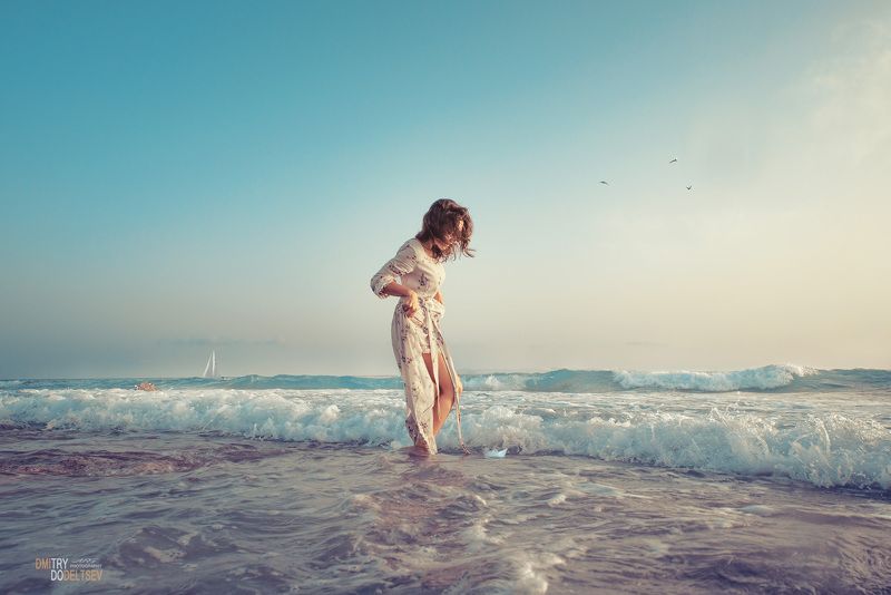 море, берег, волны, девушка, вечер, парусник, кораблик, чайки, вода На далеких берегах... фото превью