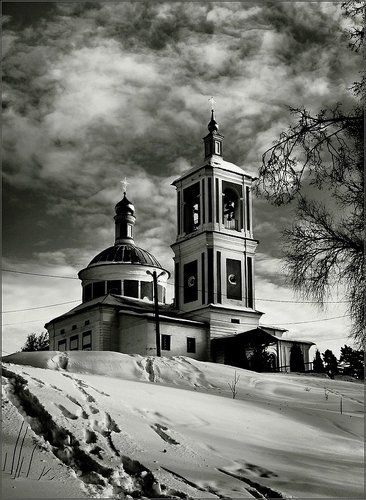 Тропинка вверх через храм