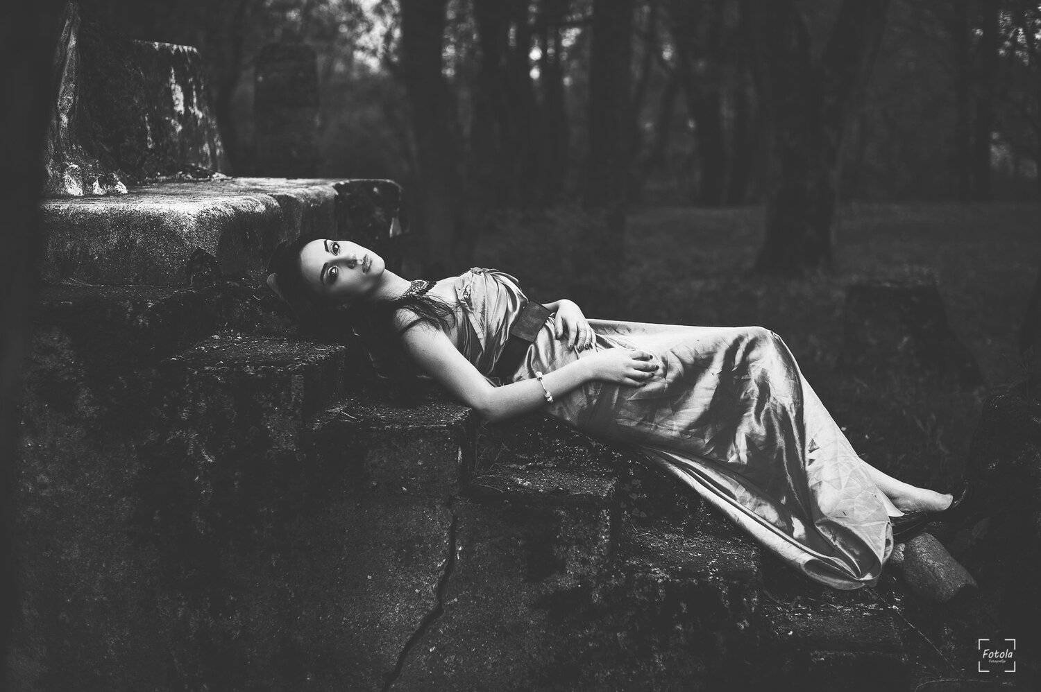 Laying down. Автор: Laura Žygė female, outdoors, portrait, fashion, people, portraiture, face, Laura Žygė