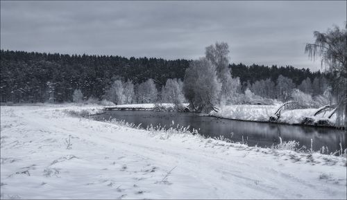Зимняя река