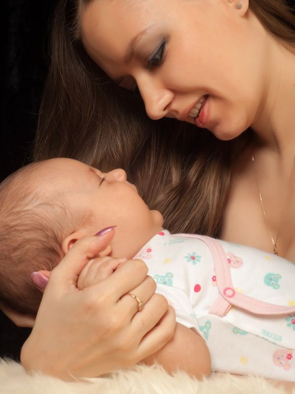 baby; infant; child; little; newborn; boy; small; childhood; care; hand; caucasian; cute; white; kid; skin; beautiful; innocence; face; one; girl; toddler; tiny; human; portrait; mother; background; person; healthy; adorable; new; born; sleeping; innocent Студия фото превью