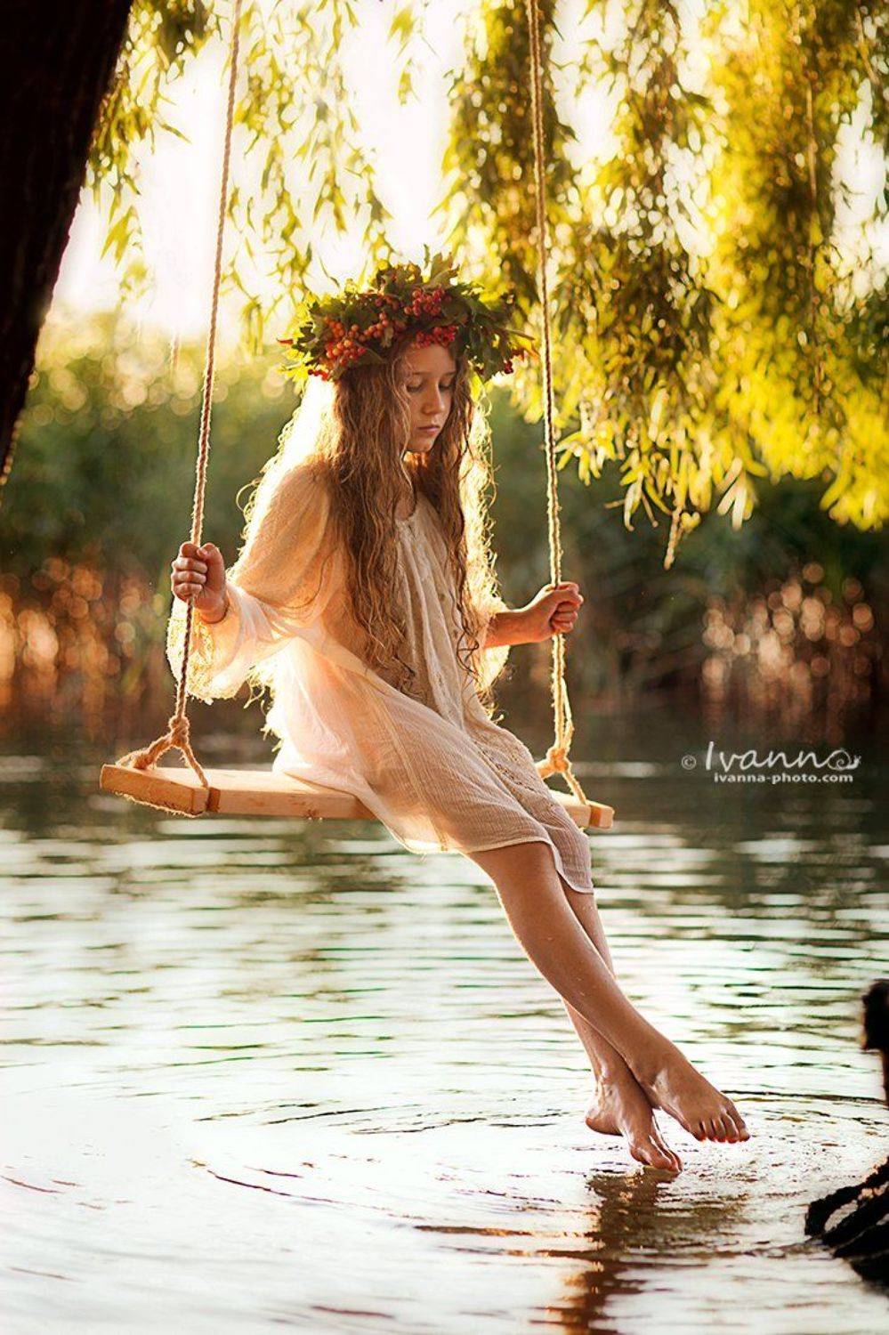лето девушка озеро качели, Иванна Климшина